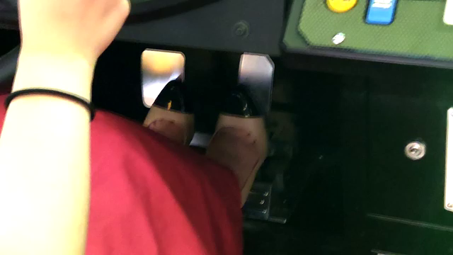 渚ちゃんのゲーセンでペダル踏みまく...