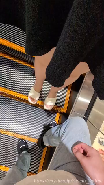 去年結婚式を挙げたばかりの中がくの...
