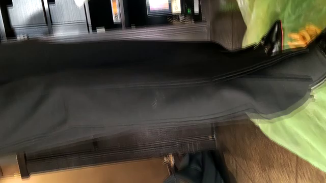 めいちゃんのエナメルヒールでポテト...