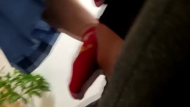 渚ちゃんの机の下で顔面両足立ちソッ...