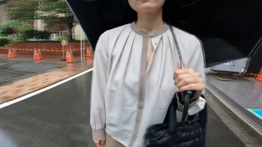 コンビニ胸チラ【奇跡！お買い物中モ...