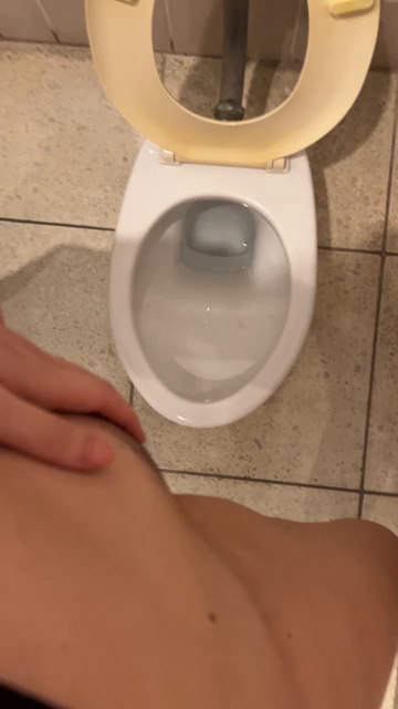 ちっちゃな便器にこぼしまくり立ちシ...