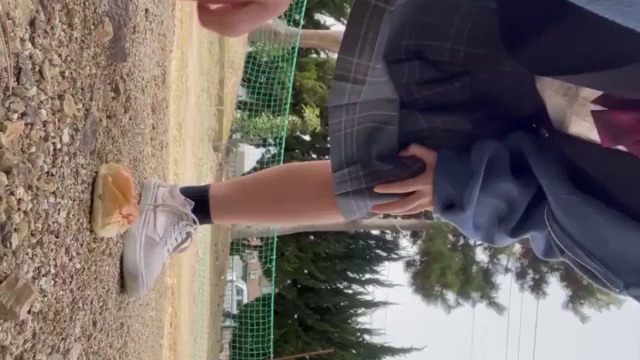 女性の自撮りを応援、スニーカーでパ...