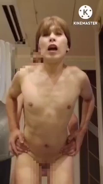 立ちバックでおチンチンぶらぶらアヘ...