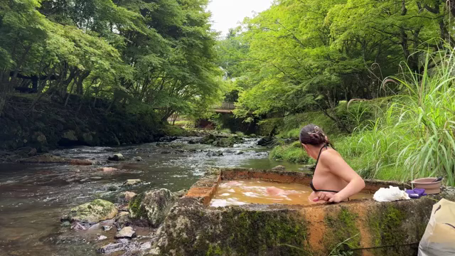 三◯矢サイダーの採水地？！川の中の...